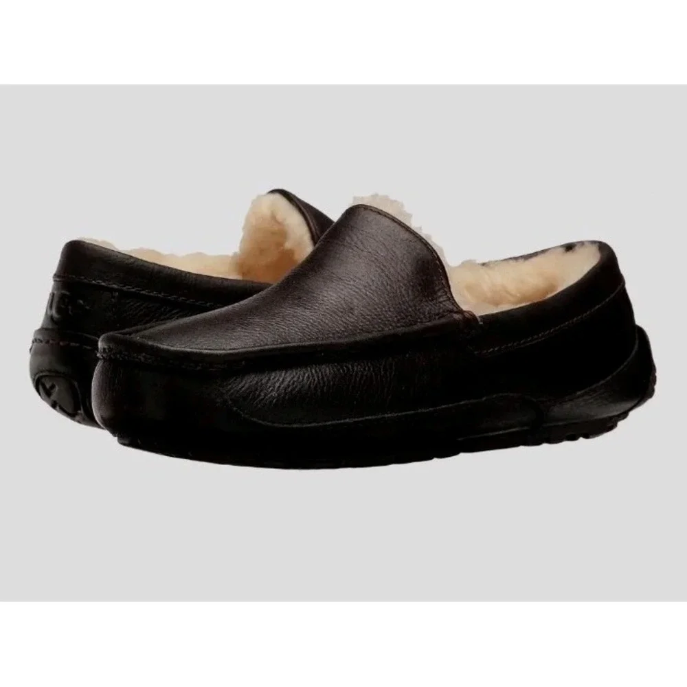 UGG Ascot Mens 9 In Black Sheepskin LNC! WORN 1X